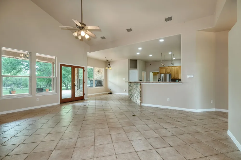 430 Indian Hills Trl Kyle, TX 78640