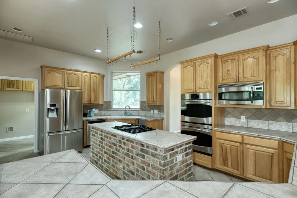 430 Indian Hills Trl Kyle, TX 78640