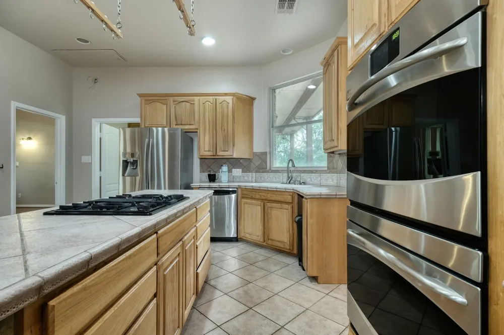 430 Indian Hills Trl Kyle, TX 78640