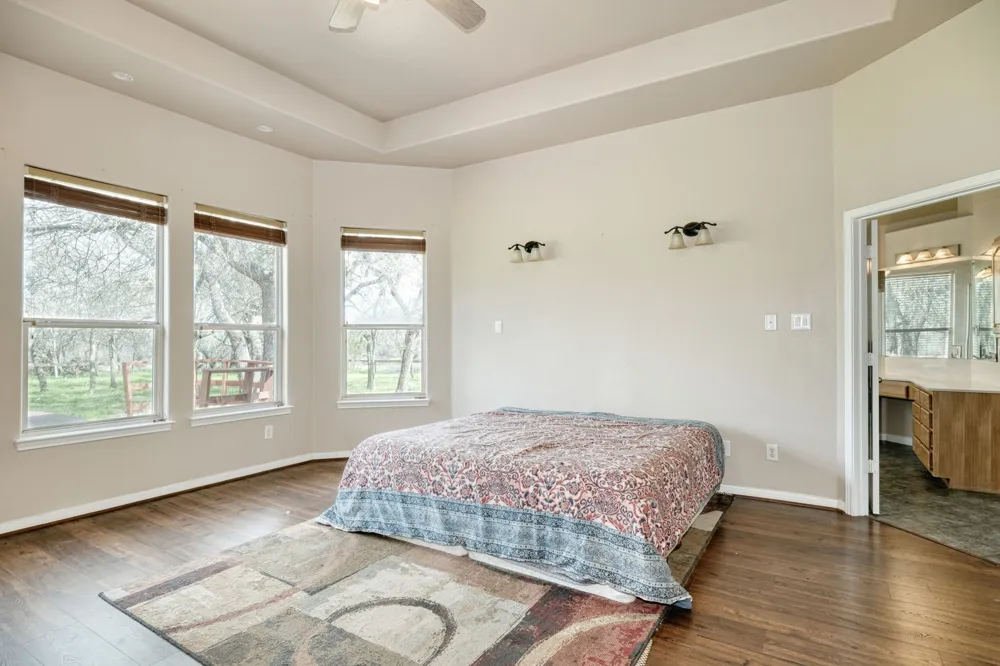 430 Indian Hills Trl Kyle, TX 78640