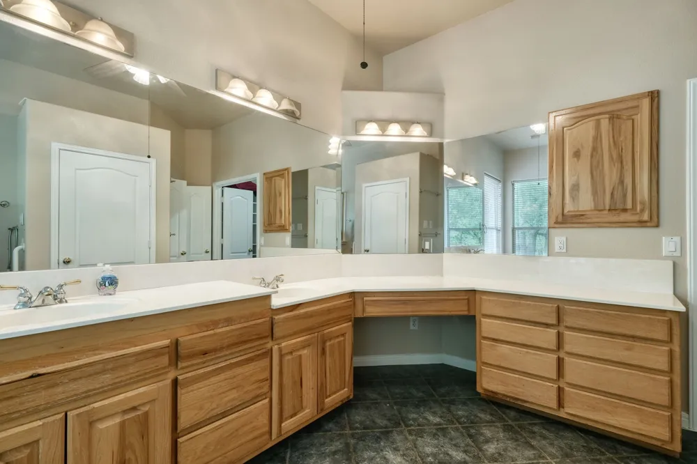 430 Indian Hills Trl Kyle, TX 78640