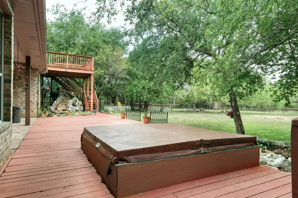 430 Indian Hills Trl Kyle, TX 78640