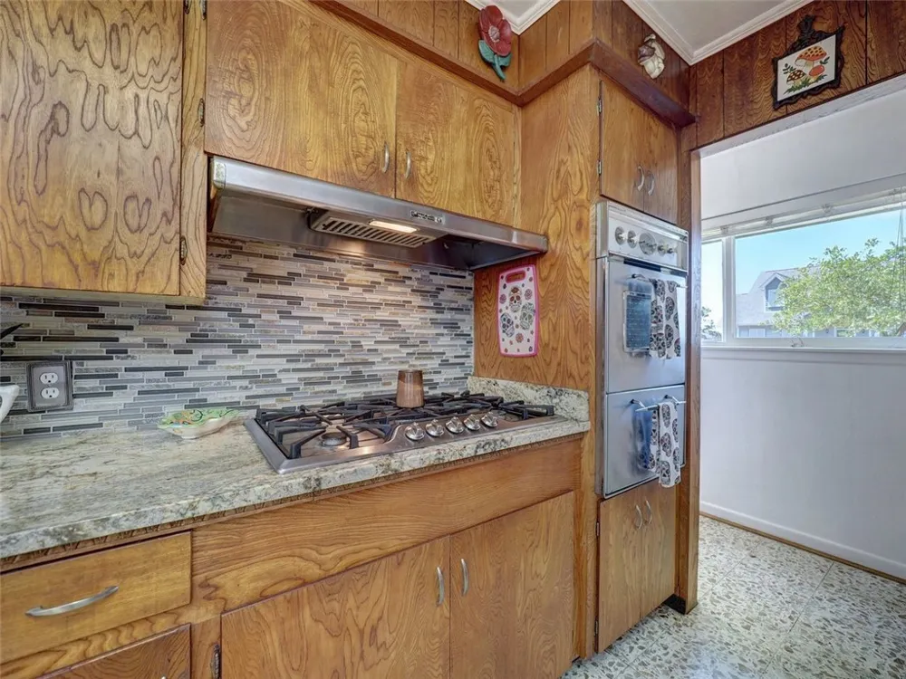 202 Sunset Ingleside on the Bay, TX 78362