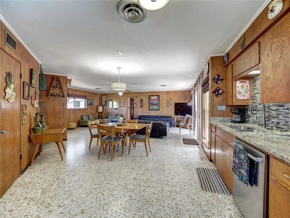 202 Sunset Ingleside on the Bay, TX 78362