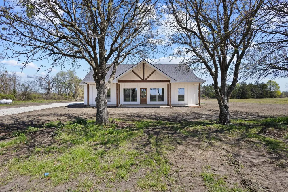 14419 FM 1396 E Windom, TX 75492