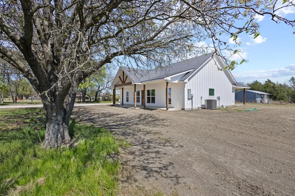 14419 FM 1396 E Windom, TX 75492