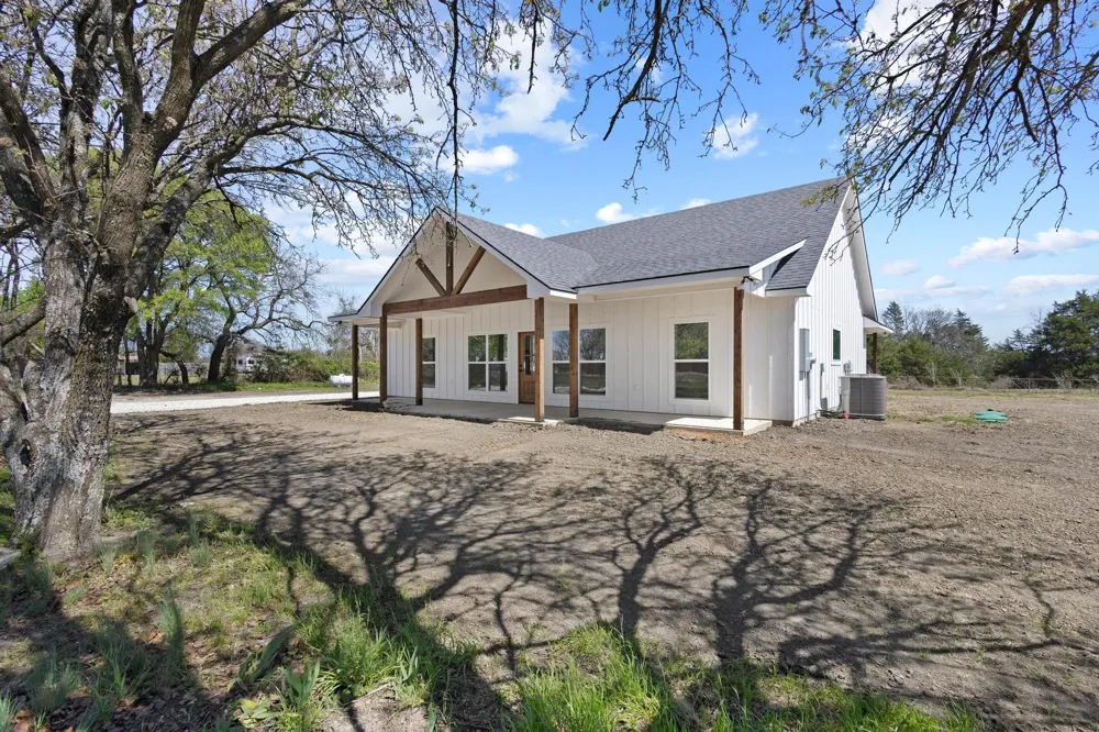 14419 FM 1396 E Windom, TX 75492