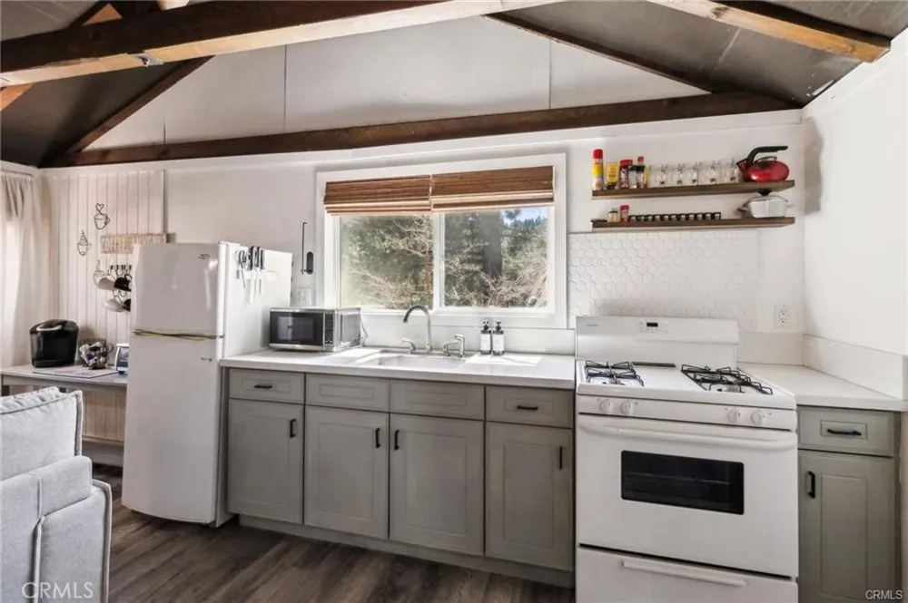 33401 Bluebird Drive Green Valley Lake, CA 92341