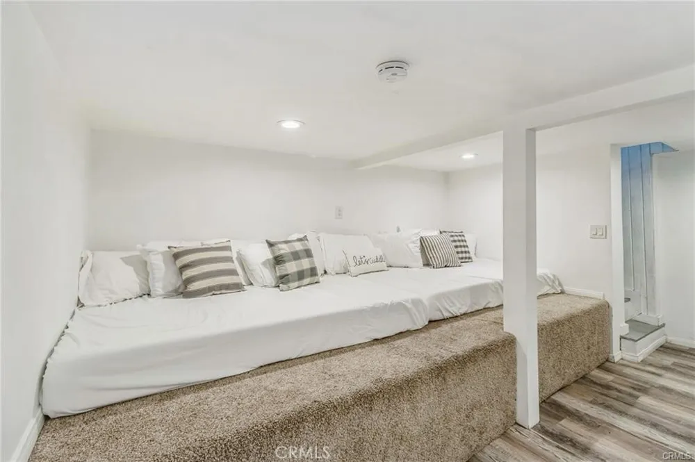 33401 Bluebird Drive Green Valley Lake, CA 92341