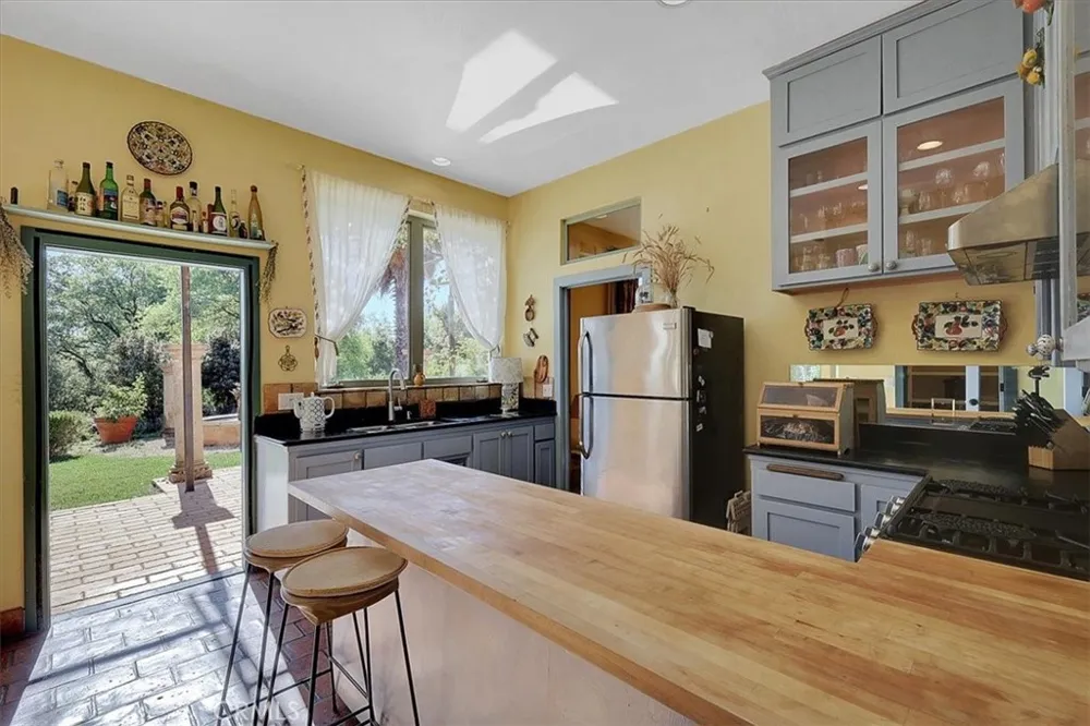 9735 Stackhouse Lane Oregon House, CA 95962