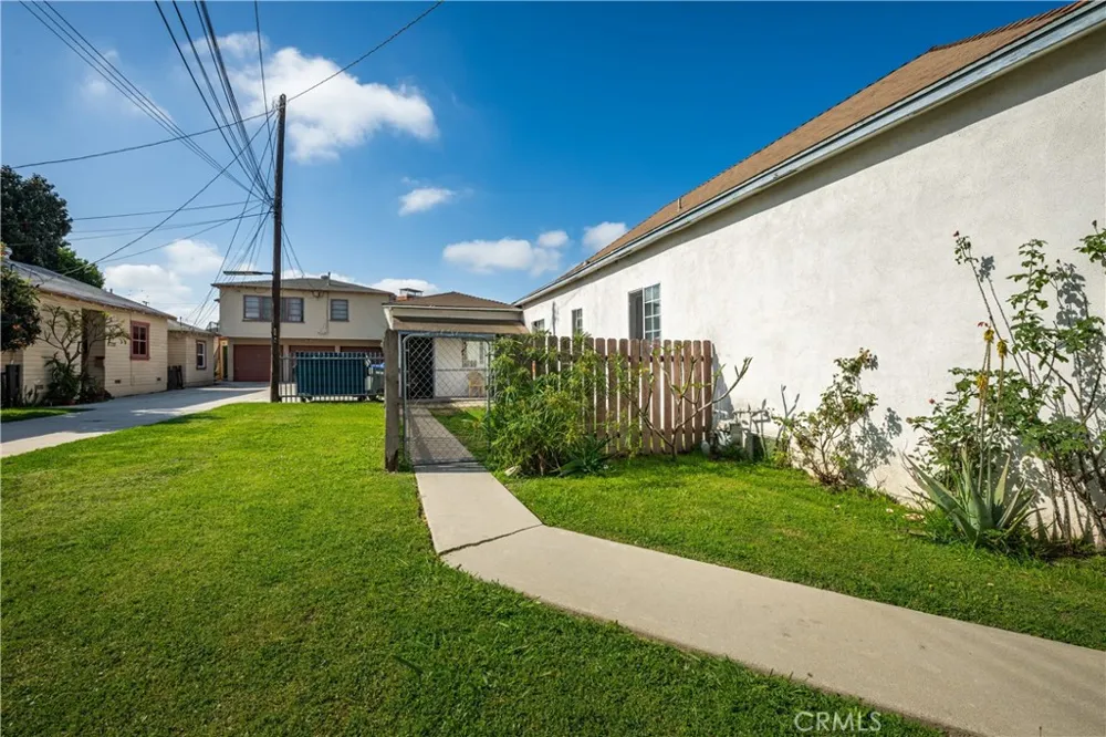 9722 Walnut Street Bellflower, CA 90706