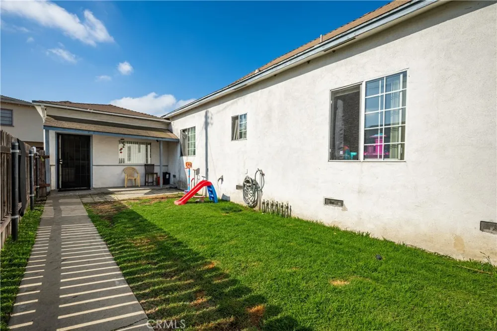 9722 Walnut Street Bellflower, CA 90706