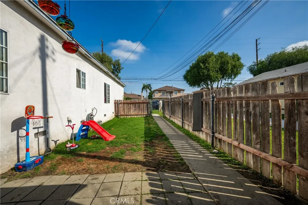 9722 Walnut Street Bellflower, CA 90706
