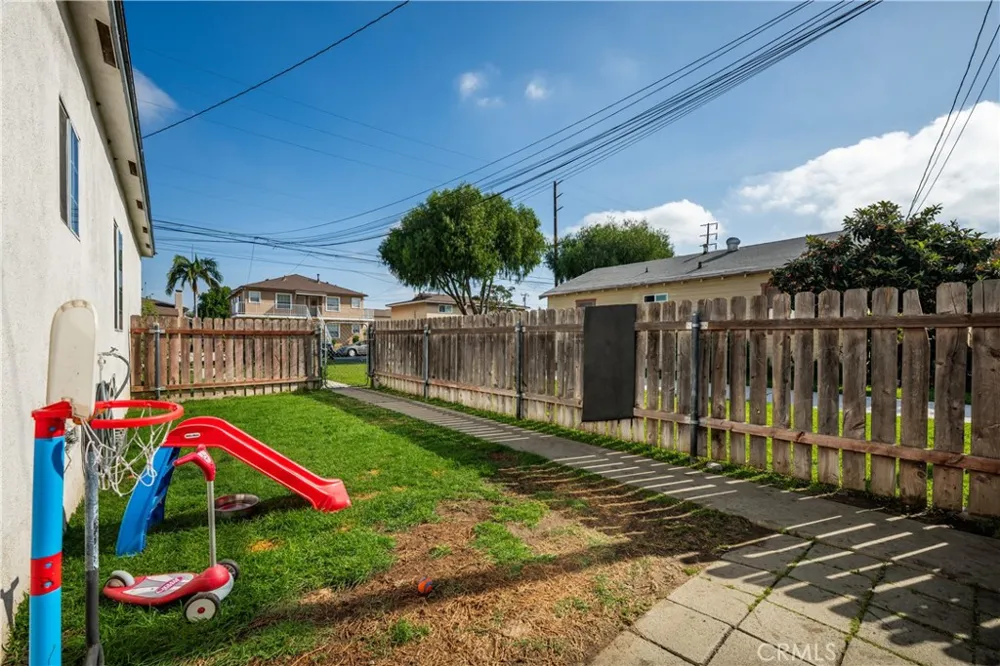 9722 Walnut Street Bellflower, CA 90706