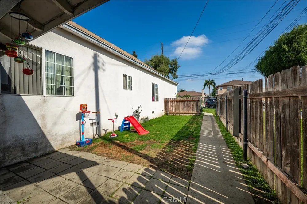 9722 Walnut Street Bellflower, CA 90706