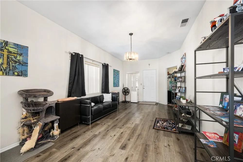 9722 Walnut Street Bellflower, CA 90706