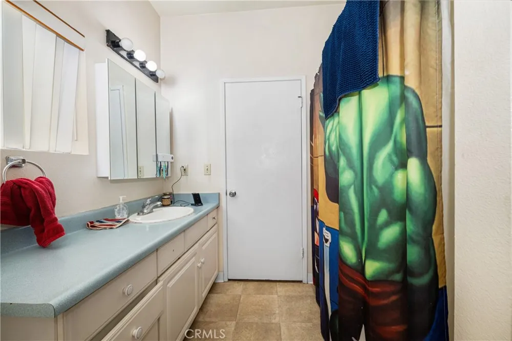 9722 Walnut Street Bellflower, CA 90706