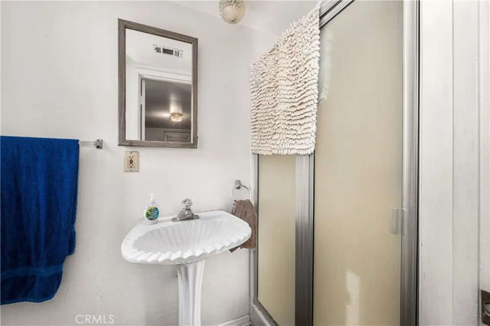 9722 Walnut Street Bellflower, CA 90706