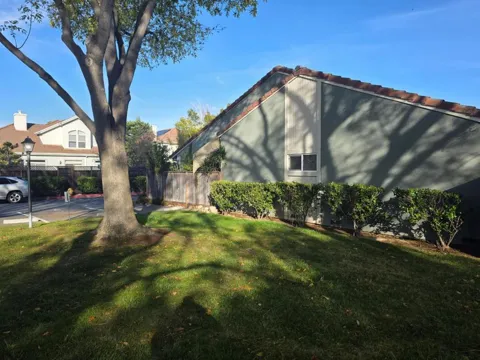 648 W Sunnyoaks Avenue