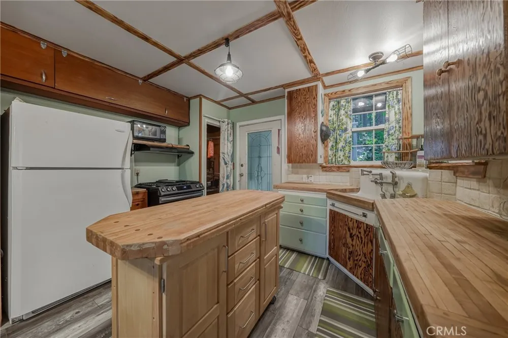 16179 Madrone Cobb, CA 95426