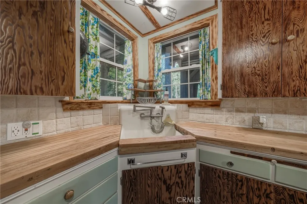 16179 Madrone Cobb, CA 95426
