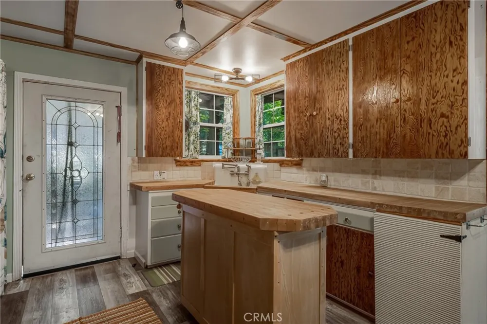 16179 Madrone Cobb, CA 95426