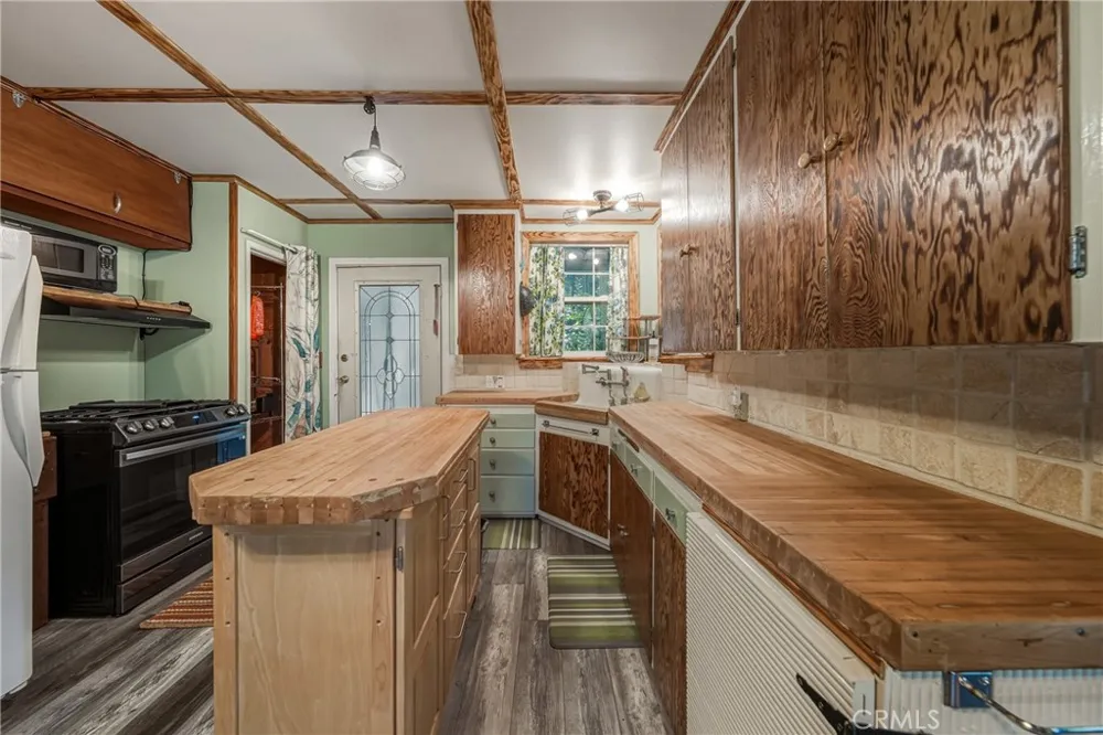 16179 Madrone Cobb, CA 95426