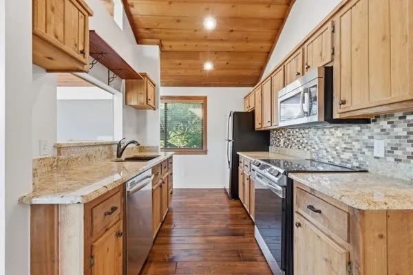 406 Coventry Road Spicewood, TX 78669