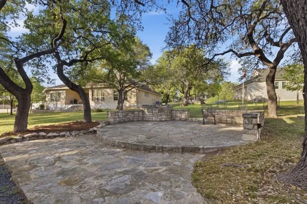 406 Coventry Road Spicewood, TX 78669