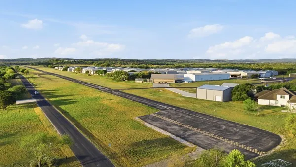 406 Coventry Road Spicewood, TX 78669
