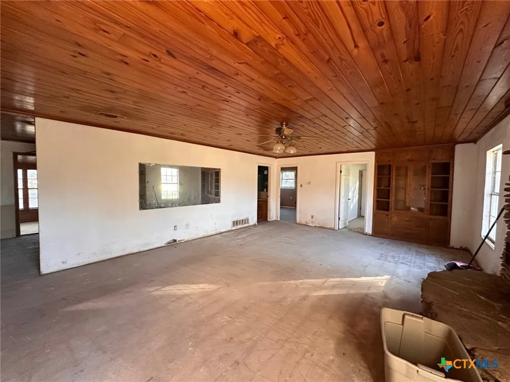 899 County Road 4810 Copperas Cove, TX 76522