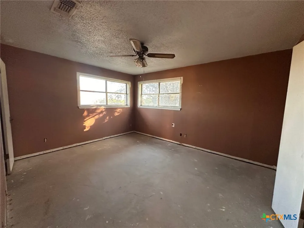 899 County Road 4810 Copperas Cove, TX 76522
