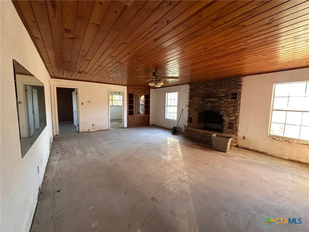 899 County Road 4810 Copperas Cove, TX 76522