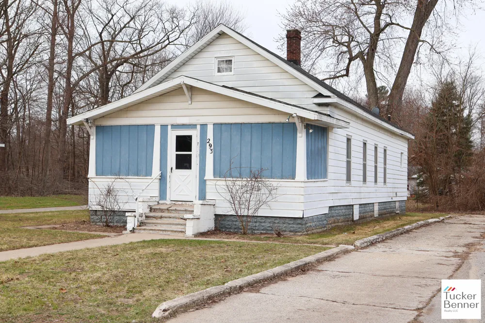 293 3rd Avenue Fruitport, MI 49415