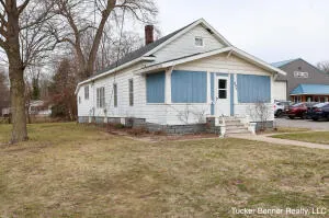 293 3rd Avenue Fruitport, MI 49415