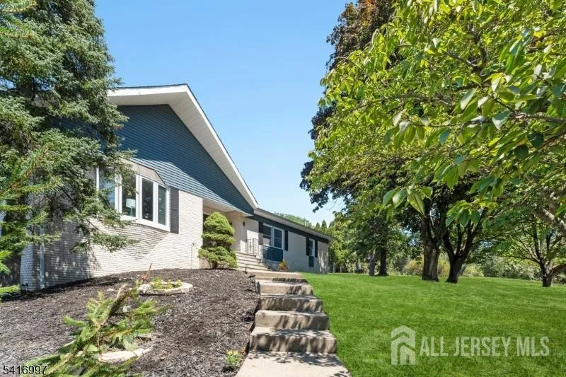 2 Rossi Drive Clinton Town, NJ 08809
