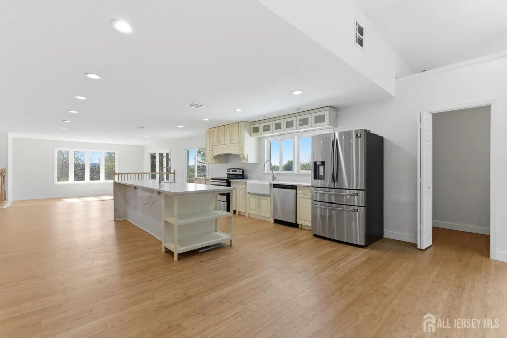 2 Rossi Drive Clinton Town, NJ 08809