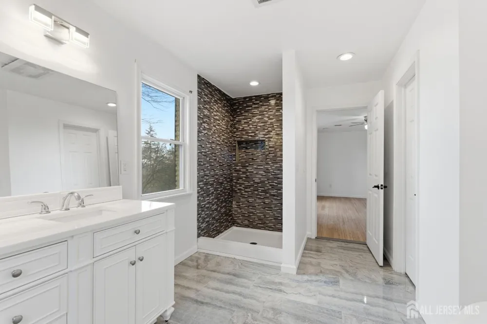 2 Rossi Drive Clinton Town, NJ 08809