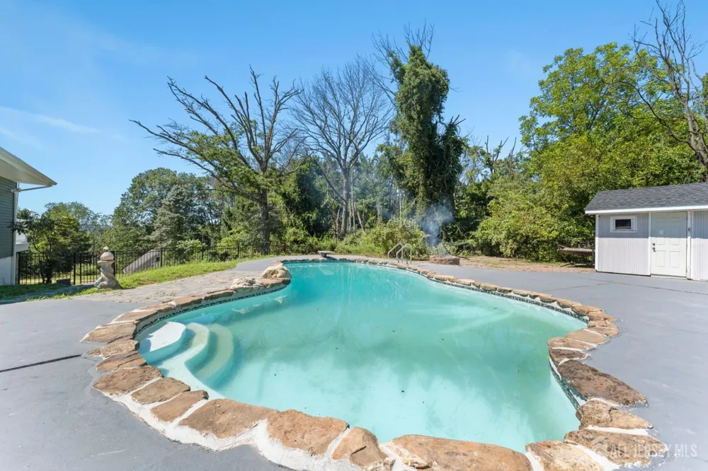 2 Rossi Drive Clinton Town, NJ 08809