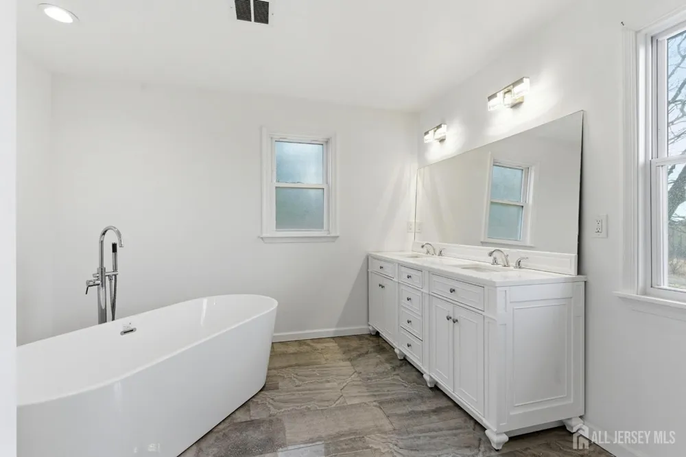 2 Rossi Drive Clinton Town, NJ 08809