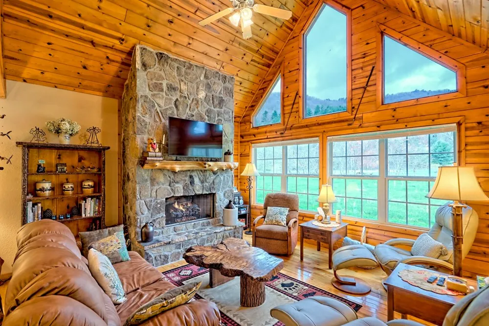 3556 River Front Lane Hiawassee, GA 30546