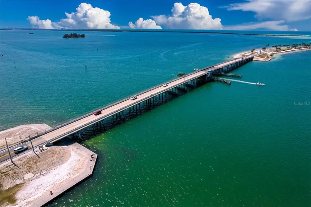 7 ISLAND PARK PLACE #204 Dunedin, FL 34698