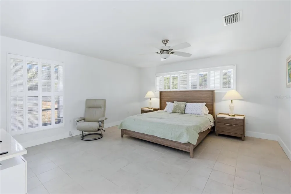 616 LYONS LANE Longboat Key, FL 34228