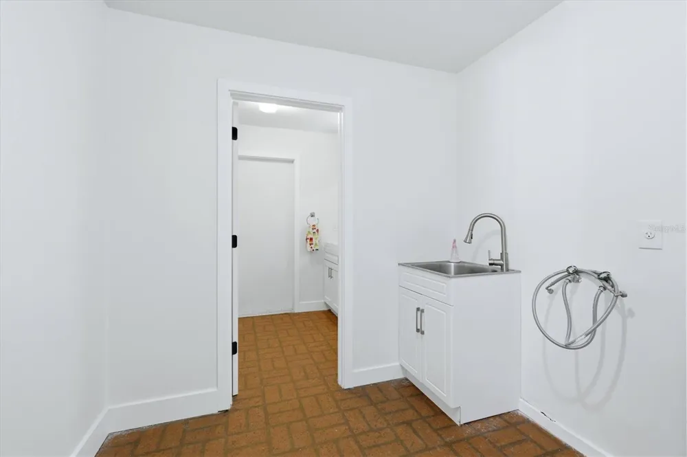 616 LYONS LANE Longboat Key, FL 34228
