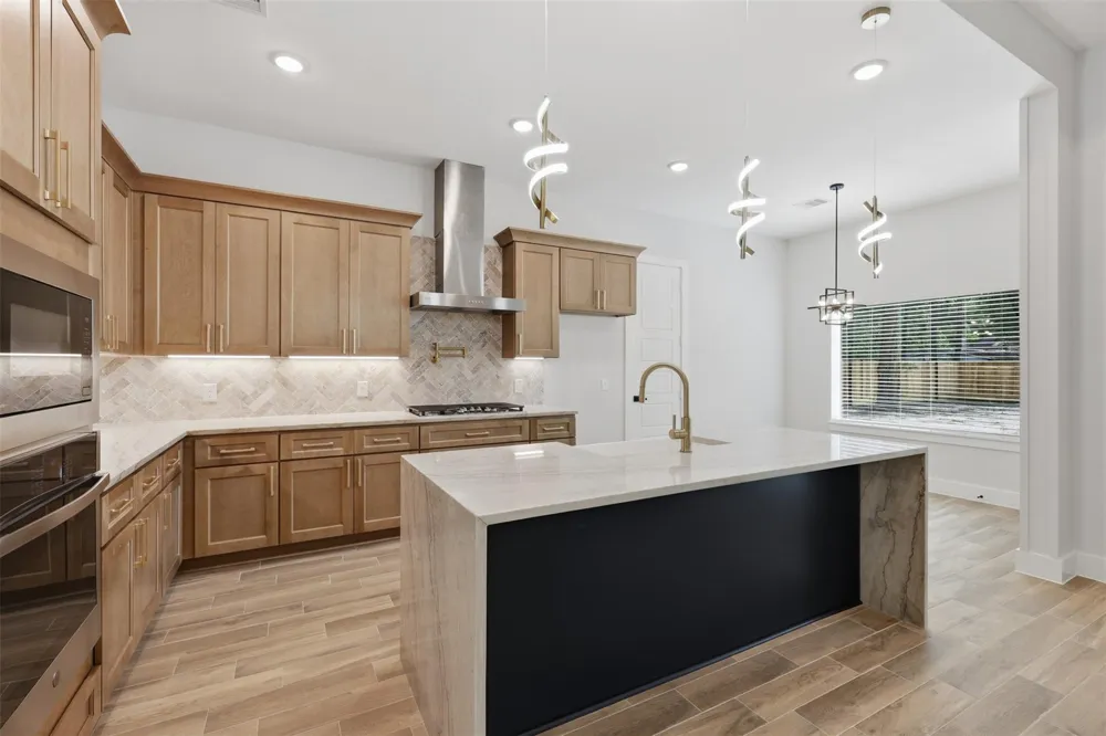 2638 Fountain View Street Roman Forest, TX 77357