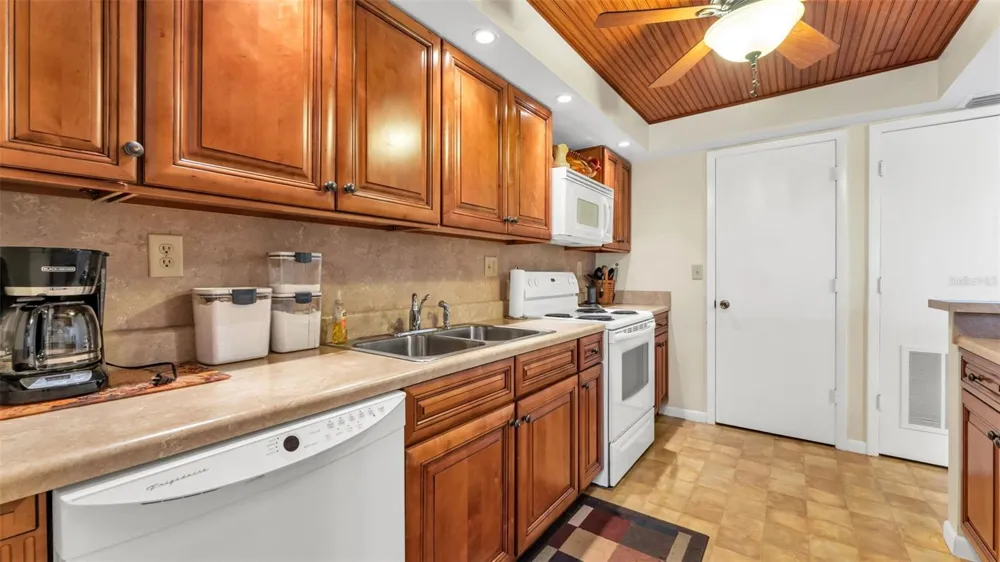 1130 LAKE PARKER AVENUE #C321 Lakeland, FL 33805