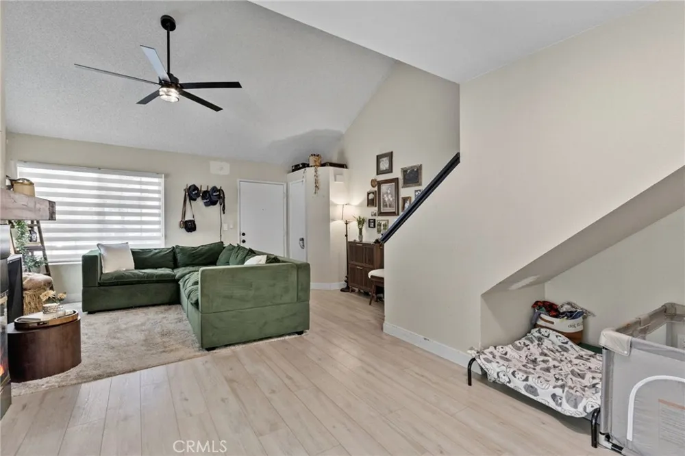 37940 42nd E Palmdale, CA 93552