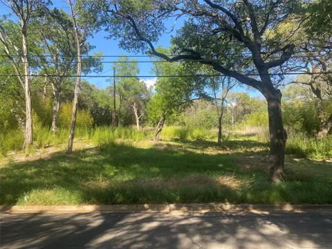 3929 Mockingbird Lane