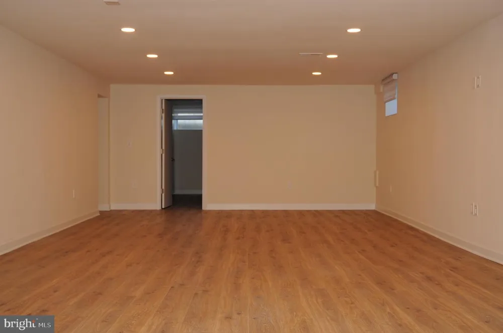 16632 ALDEN AVENUE Gaithersburg, MD 20877