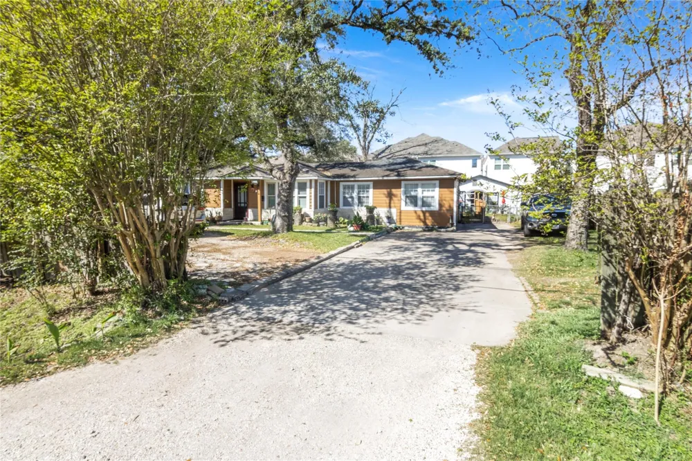 2205 Marnel Road Houston, TX 77055